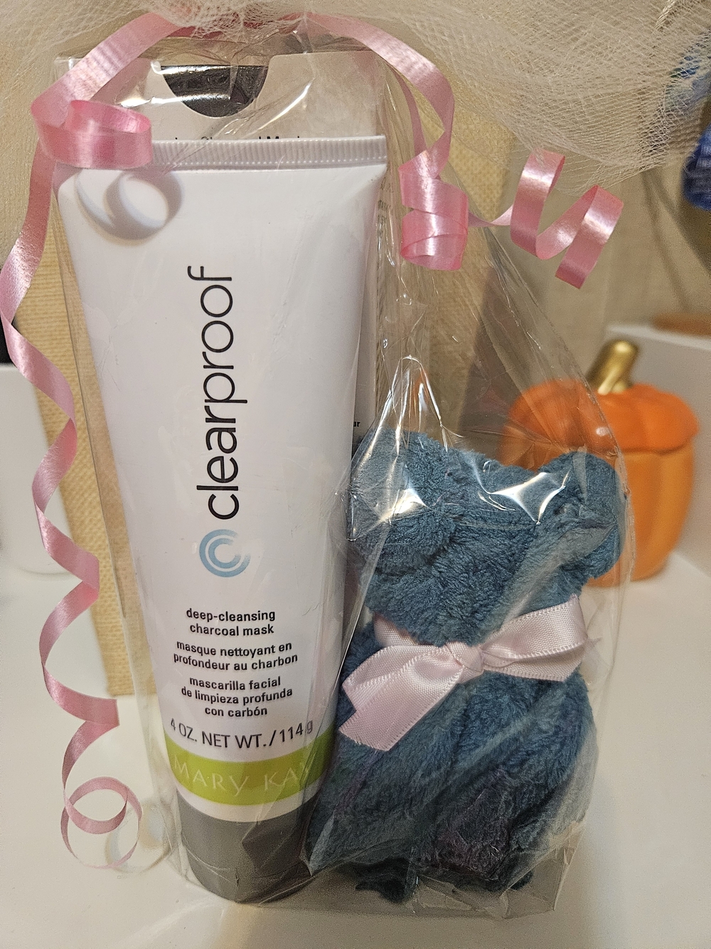 Mary Kay Clearproof Deep-Cleansing Charcoal Mask - White